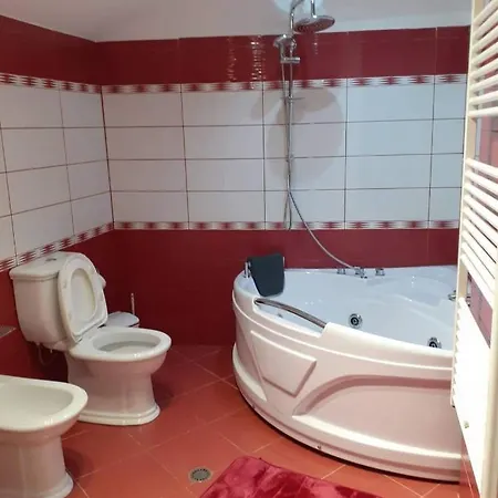 Krishen بيت ضيافة Përmet