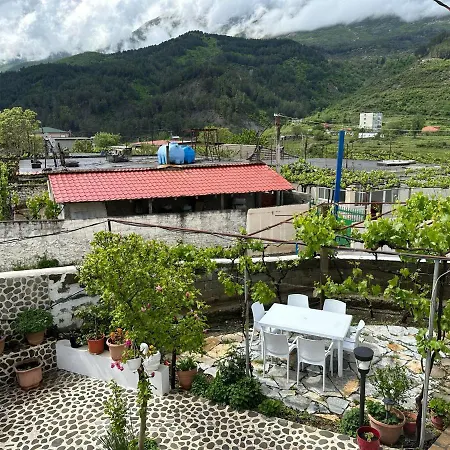 بيت ضيافة Krishen Përmet